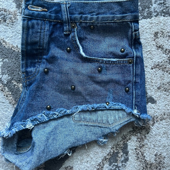 AMUSE SOCIETY DENIM SHORTS - Picture 4 of 4